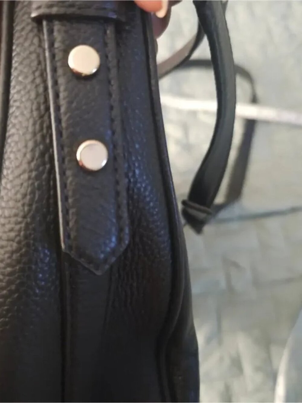 Kate spade LG. Black Pebbled Leather Shoulder Bag/Crossbody w/Gold Hardware EUC - Picture 4 of 7
